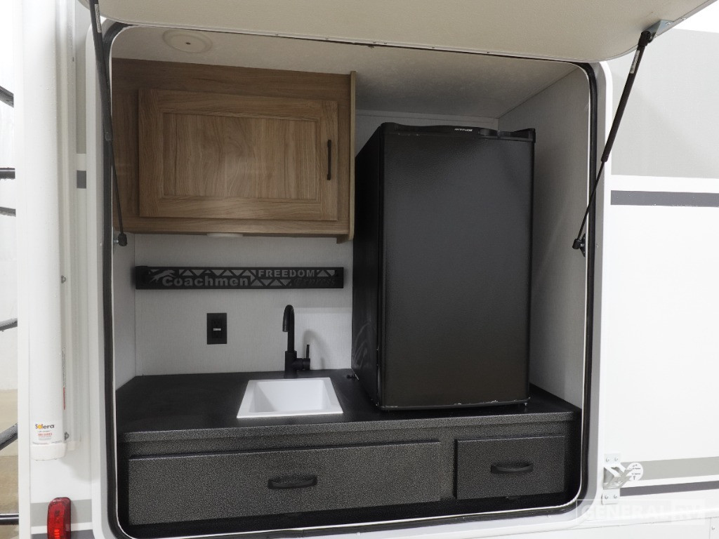 New 2025 Coachmen Freedom Express Ultra Lite 252RBS Travel Trailer