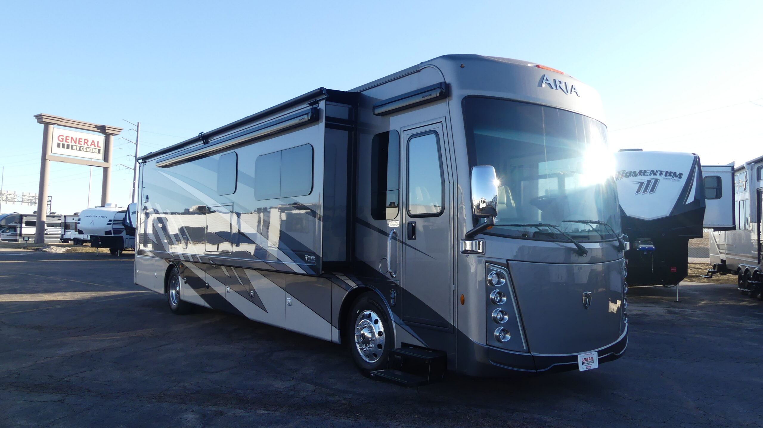 2016 Itasca Sunstar LX Series M-27N-Ford Specs and Standard