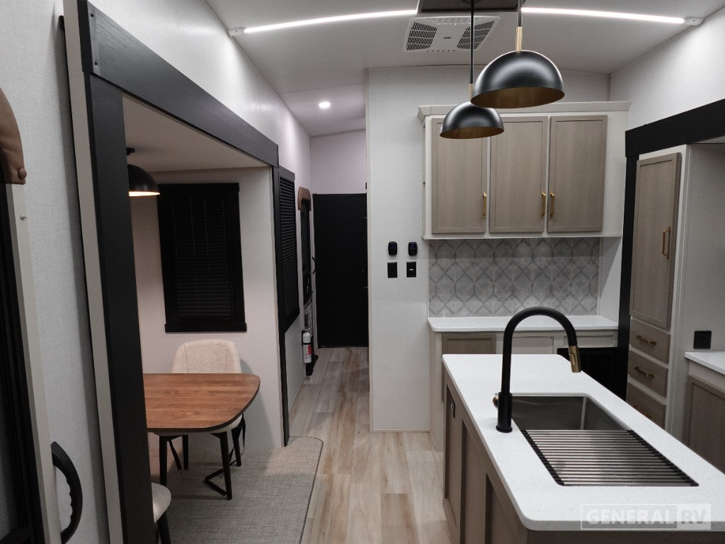 378FL RVs for Sale at General RV ・ General RV Center