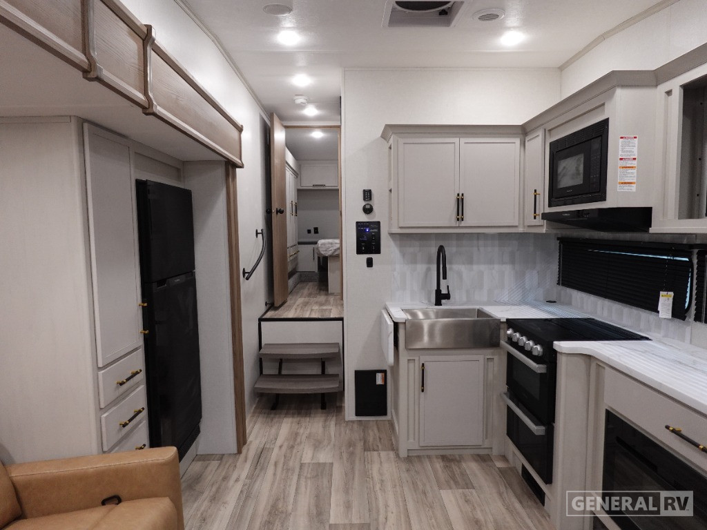 2025 Dutchmen Astoria Fifth Wheel Half-Ton 250RD for Sale