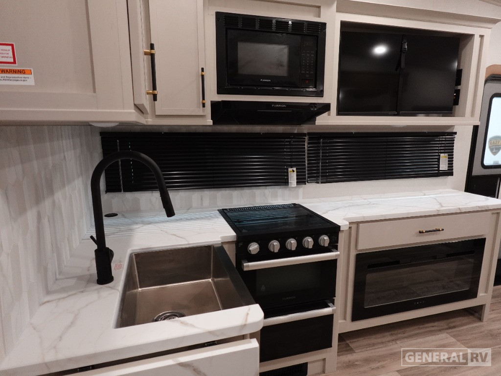 2025 Dutchmen Astoria Fifth Wheel Half-Ton 250RD for Sale