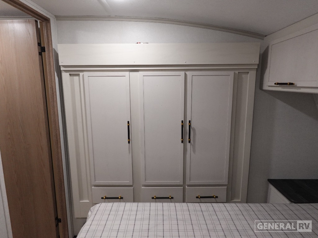 2025 Dutchmen Astoria Fifth Wheel Half-Ton 250RD for Sale