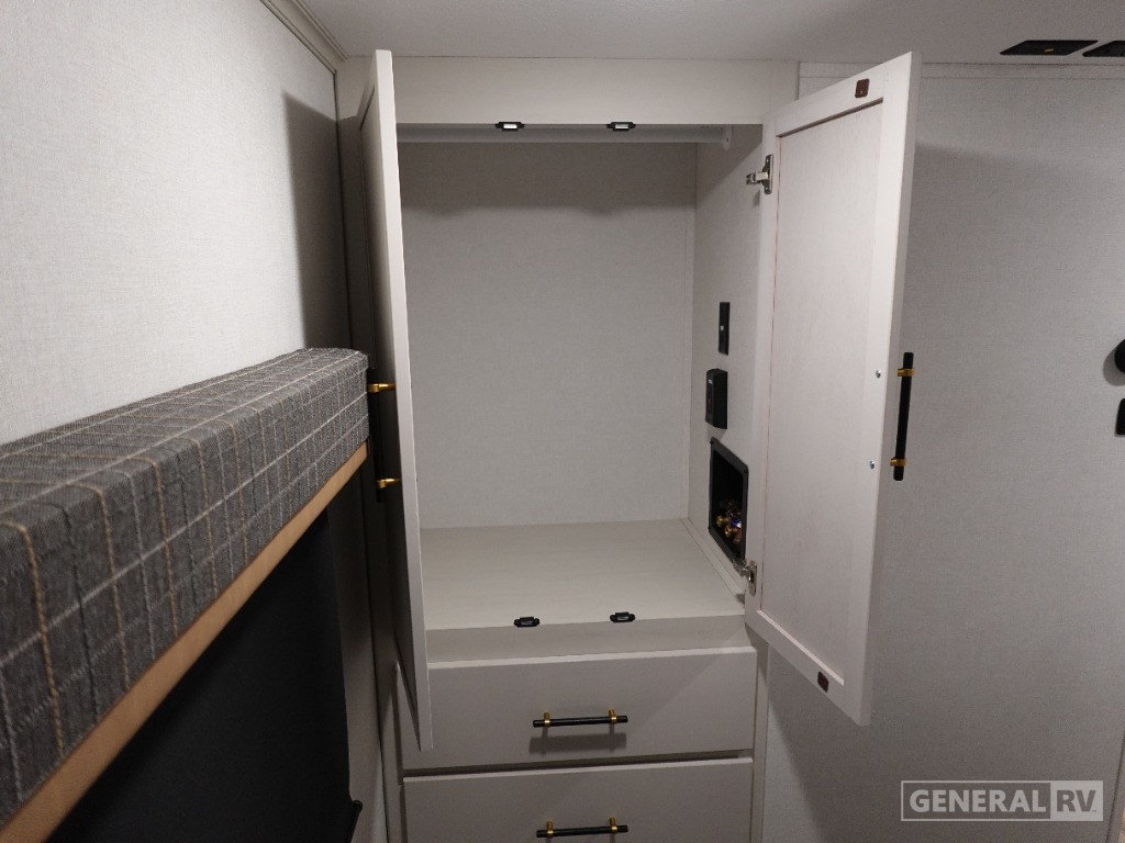 2025 Dutchmen Astoria Fifth Wheel Half-Ton 250RD for Sale