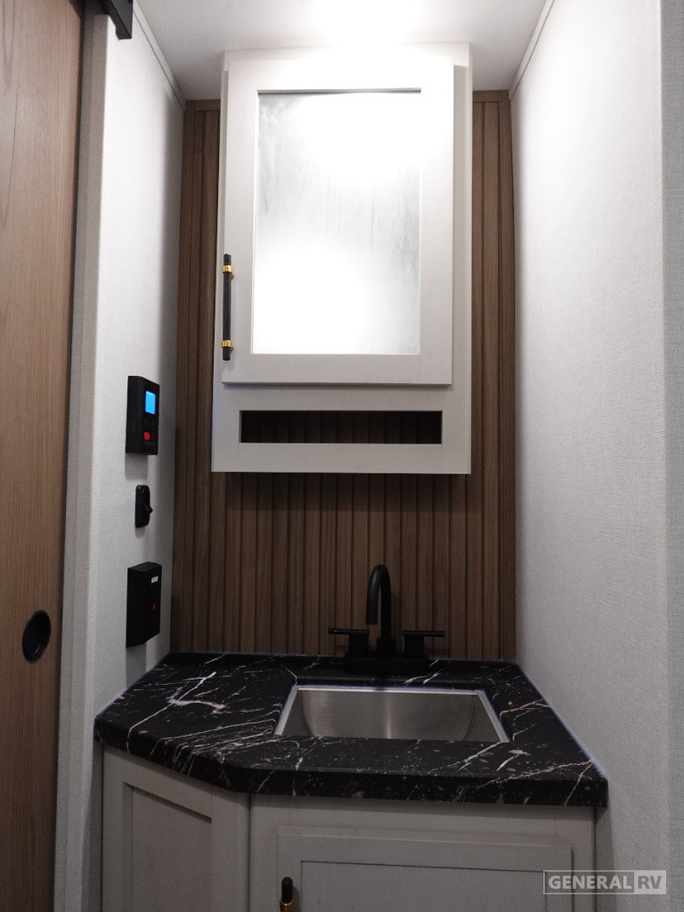 2025 Dutchmen Astoria Fifth Wheel Half-Ton 250RD for Sale