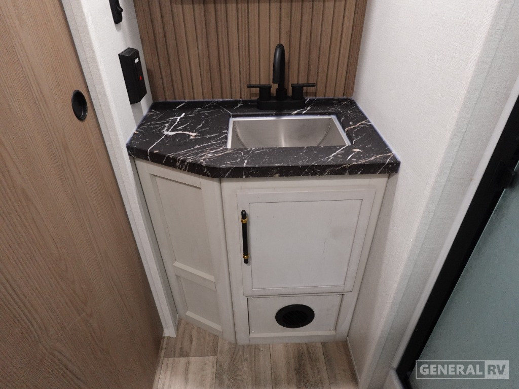 2025 Dutchmen Astoria Fifth Wheel Half-Ton 250RD for Sale