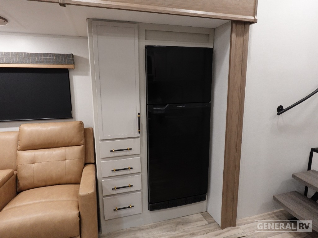 2025 Dutchmen Astoria Fifth Wheel Half-Ton 250RD for Sale