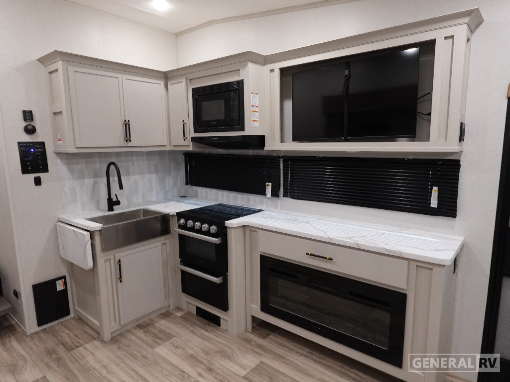 2025 Dutchmen Astoria Fifth Wheel Half-Ton 250RD for Sale
