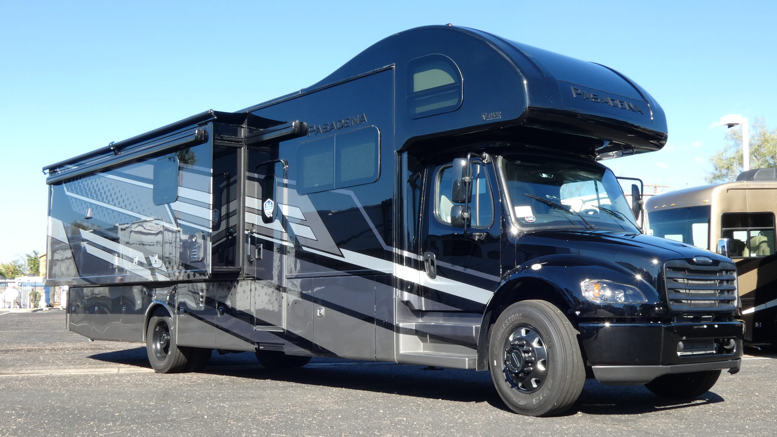 New 2026 Thor Motor Coach Pasadena 38FX Motor Home Super C - Diesel at ...