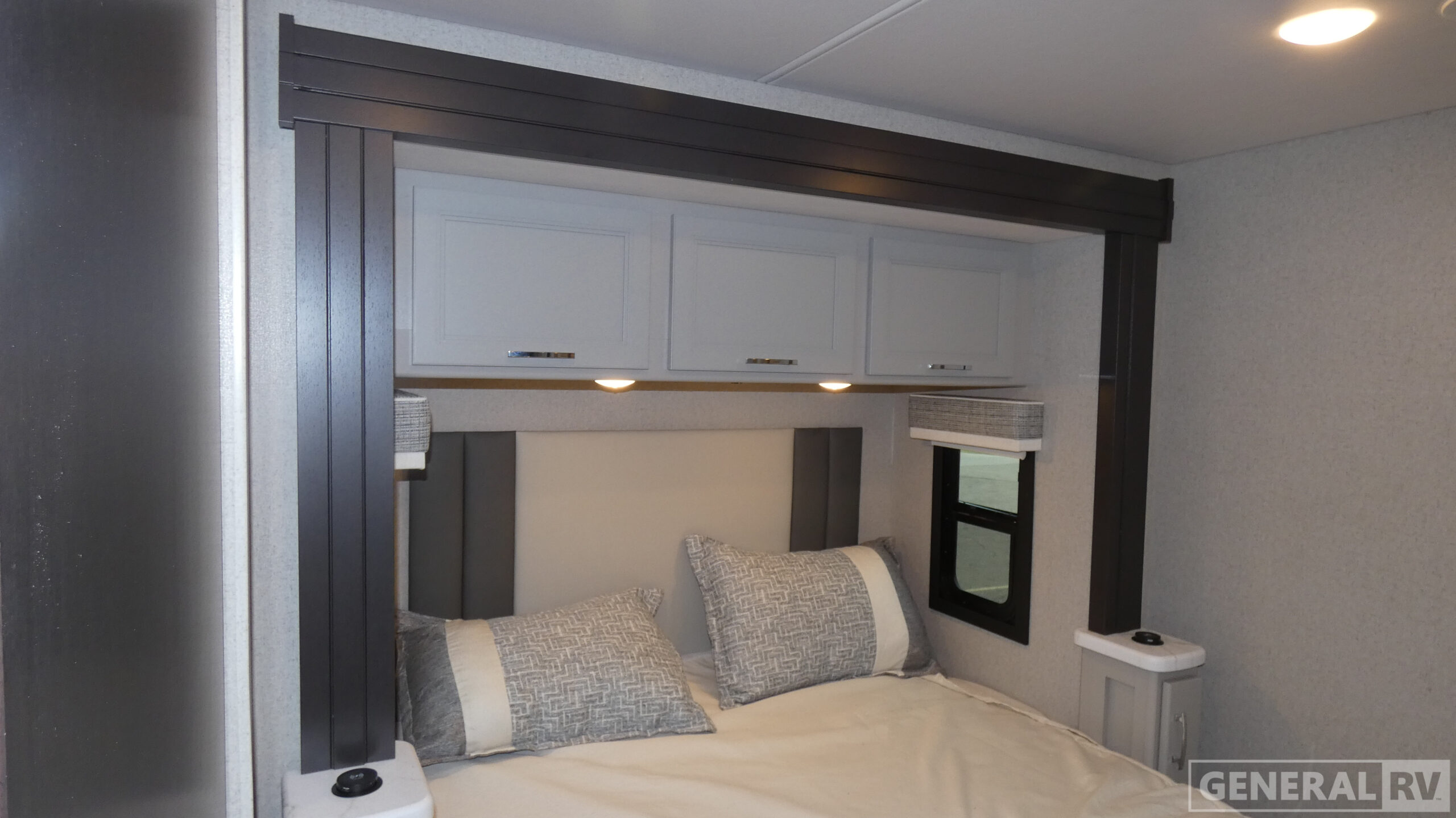 2026 Thor Motor Coach Magnitude Grand X32 for Sale