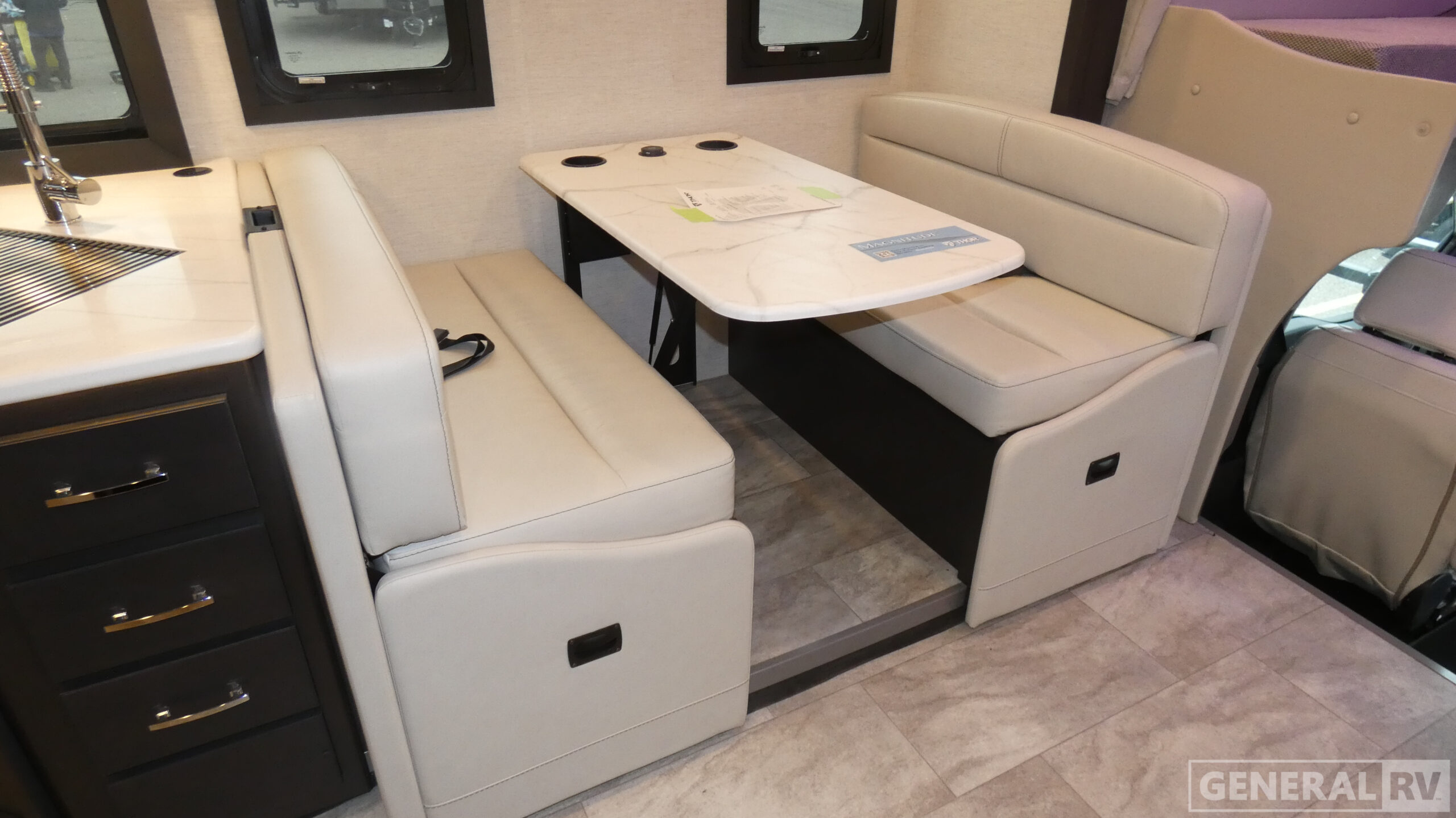 2026 Thor Motor Coach Magnitude Grand X32 for Sale