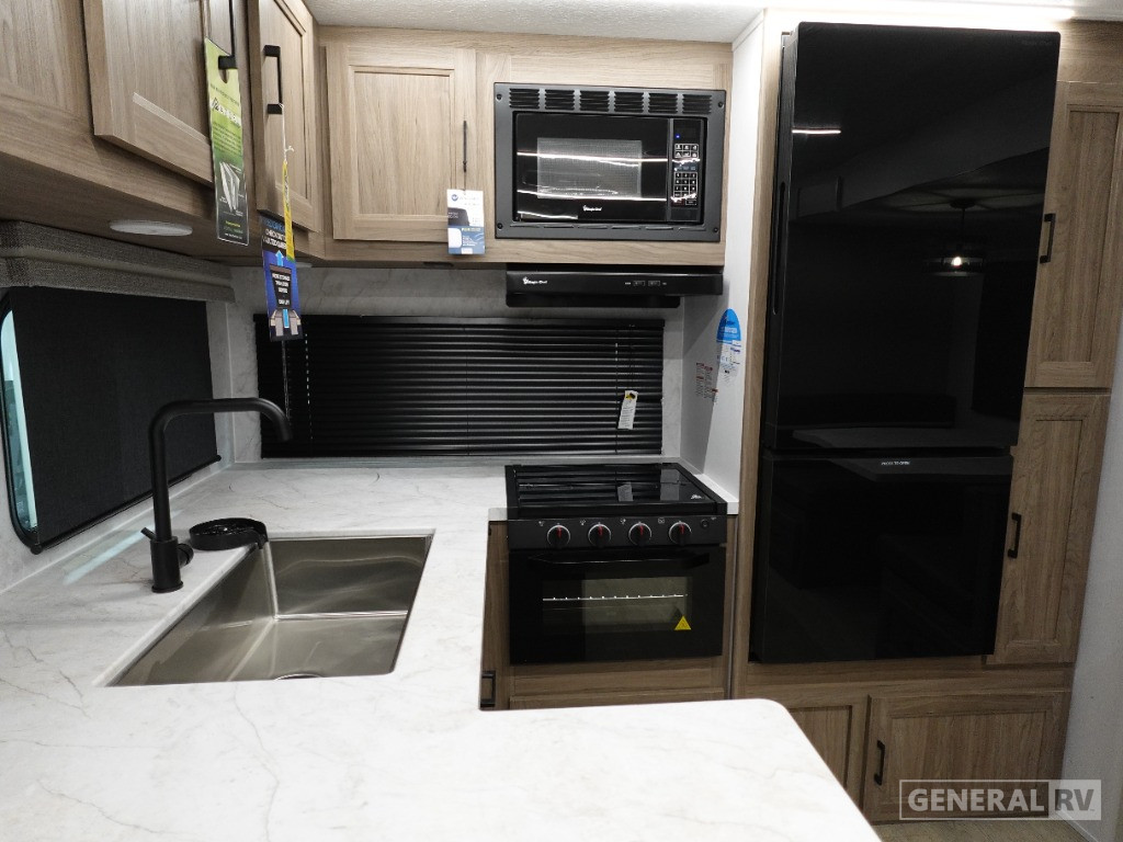 2025 Coachmen Freedom Express Ultra Lite 274RKS for Sale