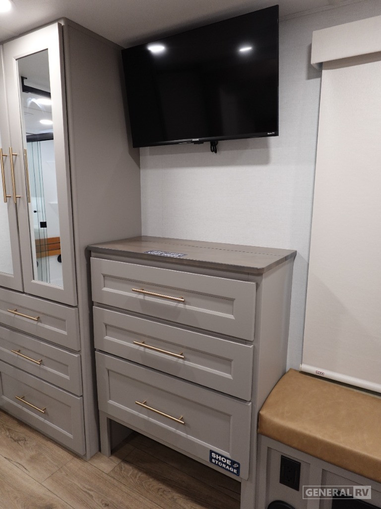 2025 Alliance RV Paradigm 385FL for Sale