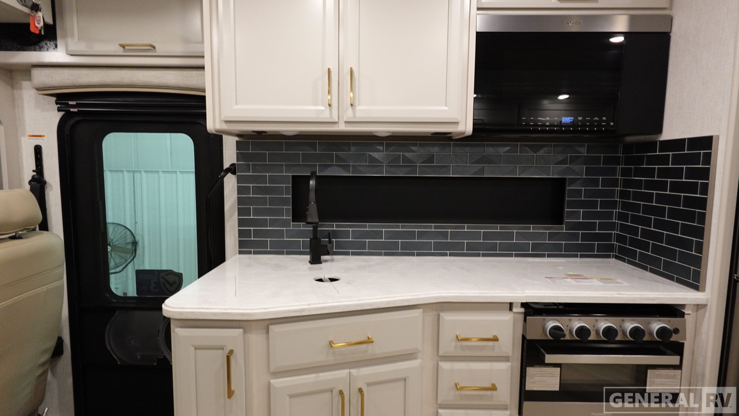 New 2026 Holiday Rambler Vacationer 33C for sale in Wixom, MI