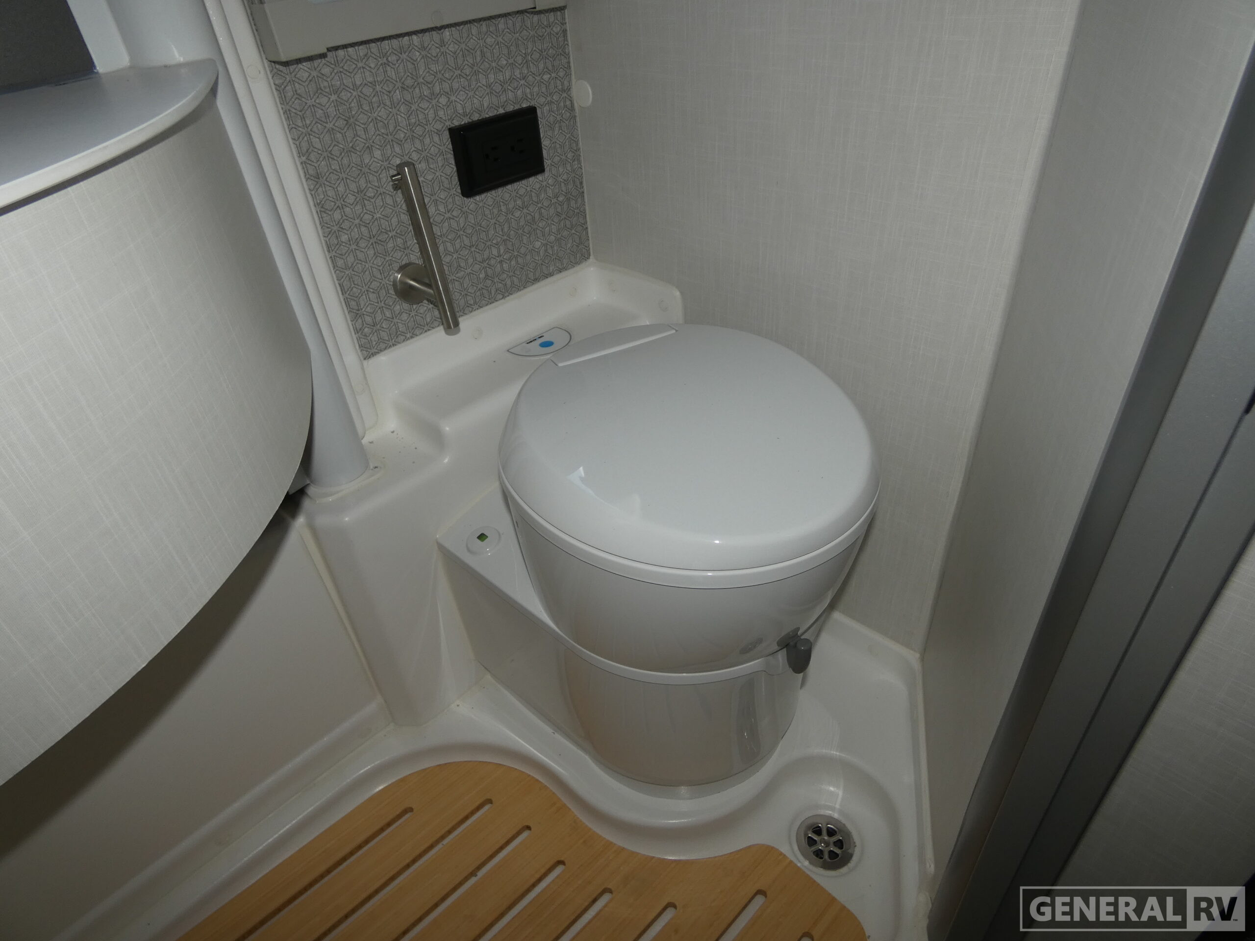 2026 EKKO/22A/2026 image-28