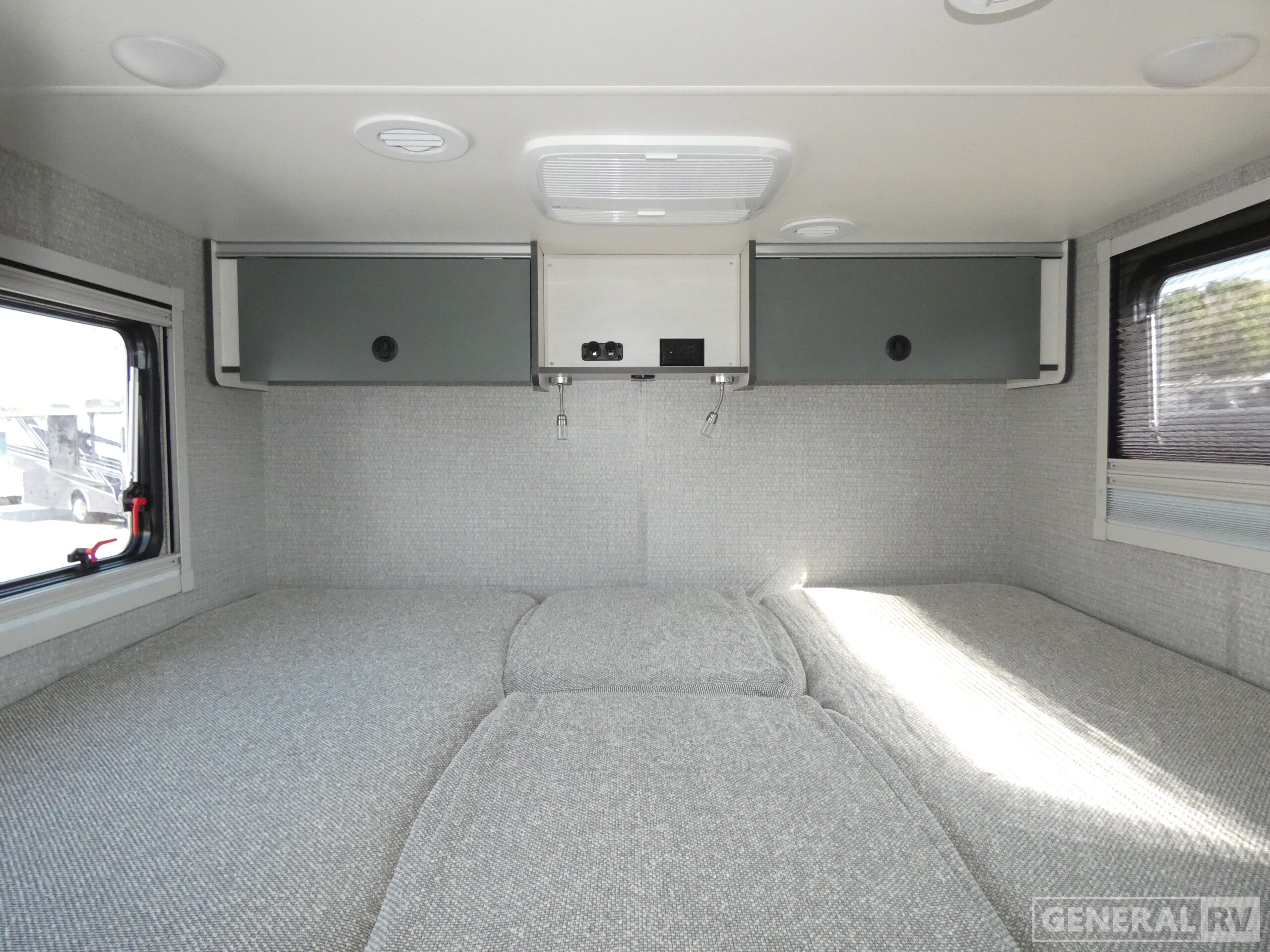 2026 EKKO/22A/2026 image-34