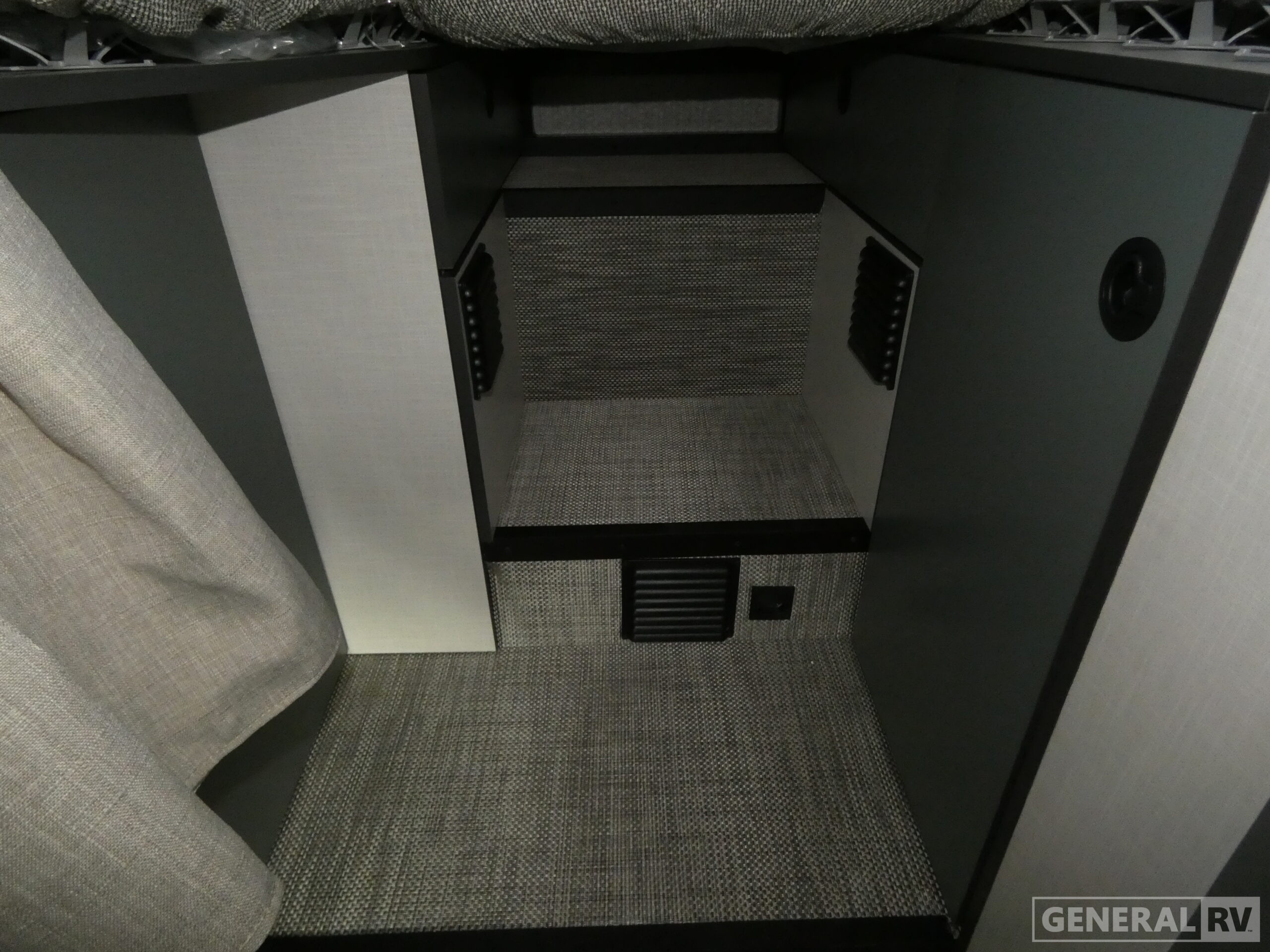 2026 EKKO/22A/2026 image-38