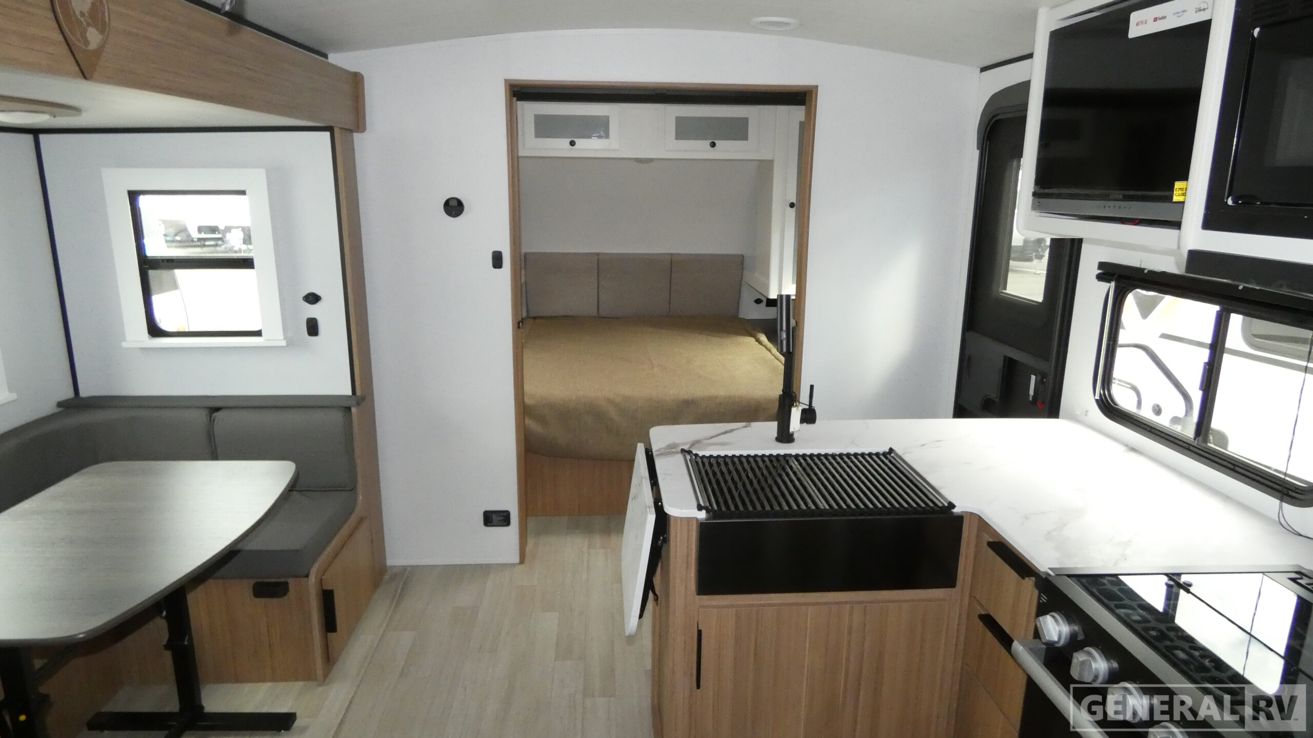 rodeo0302 ページ New 2026 Keystone Passport SL 229BHWE Travel Trailer at General RV