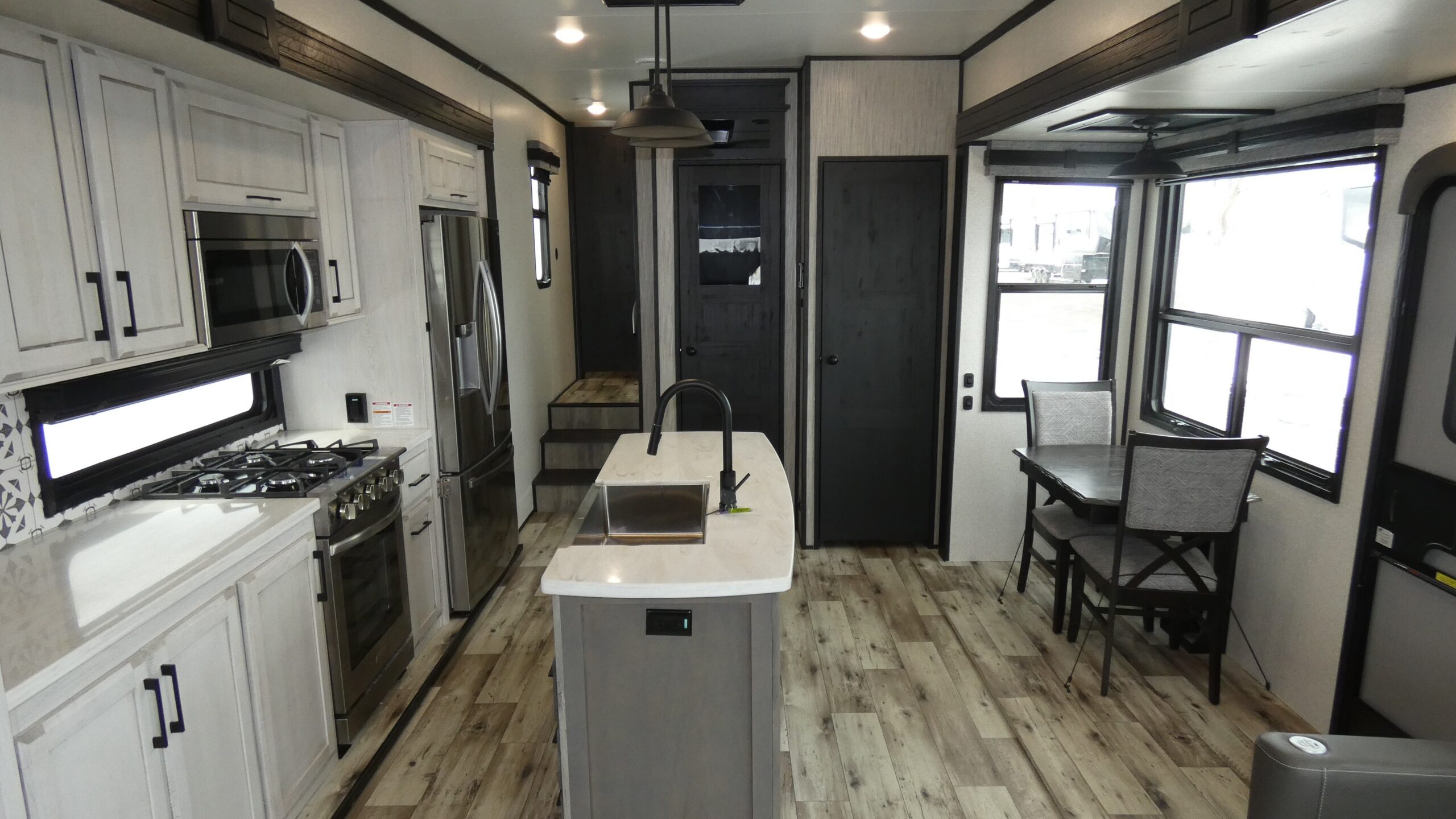 2023 KZ Durango Gold G383RLQ for Sale