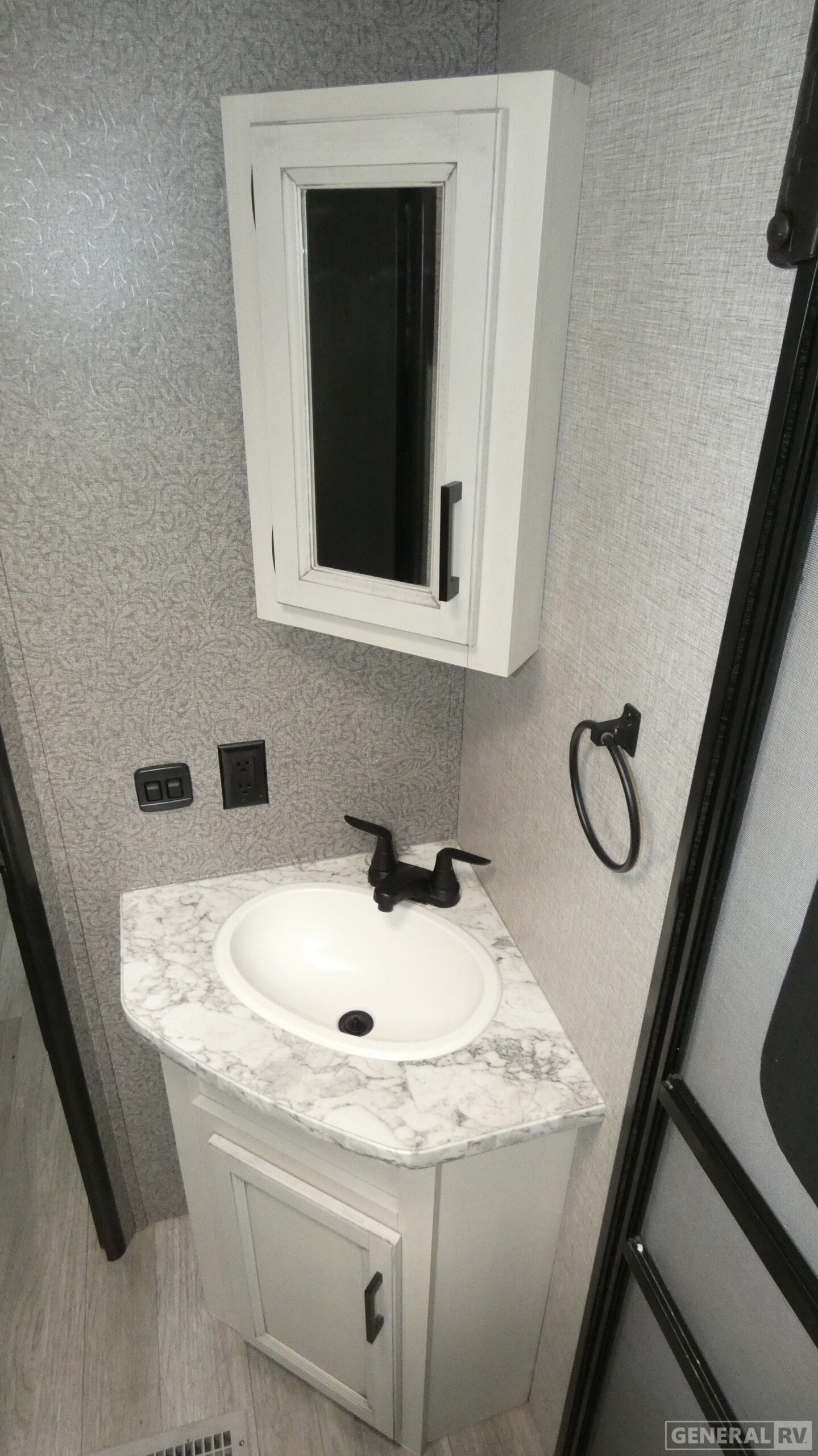 Used 2022 Jayco Jay Feather 27BHB for sale in North Canton, OH