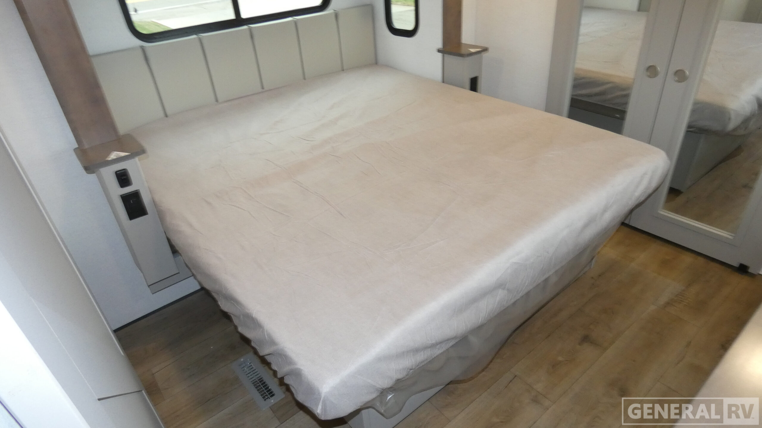 2026 Alliance RV Avenue 32RLS for Sale