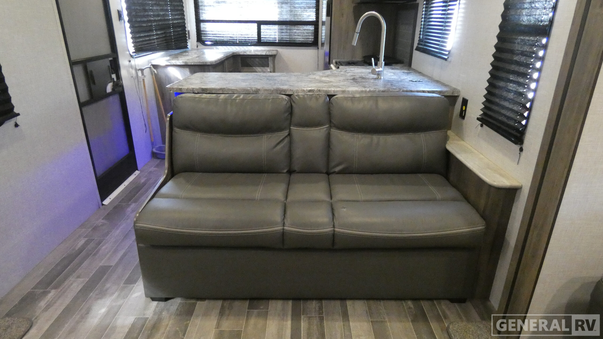 2022 CrossRoads Zinger ZR341RK for Sale