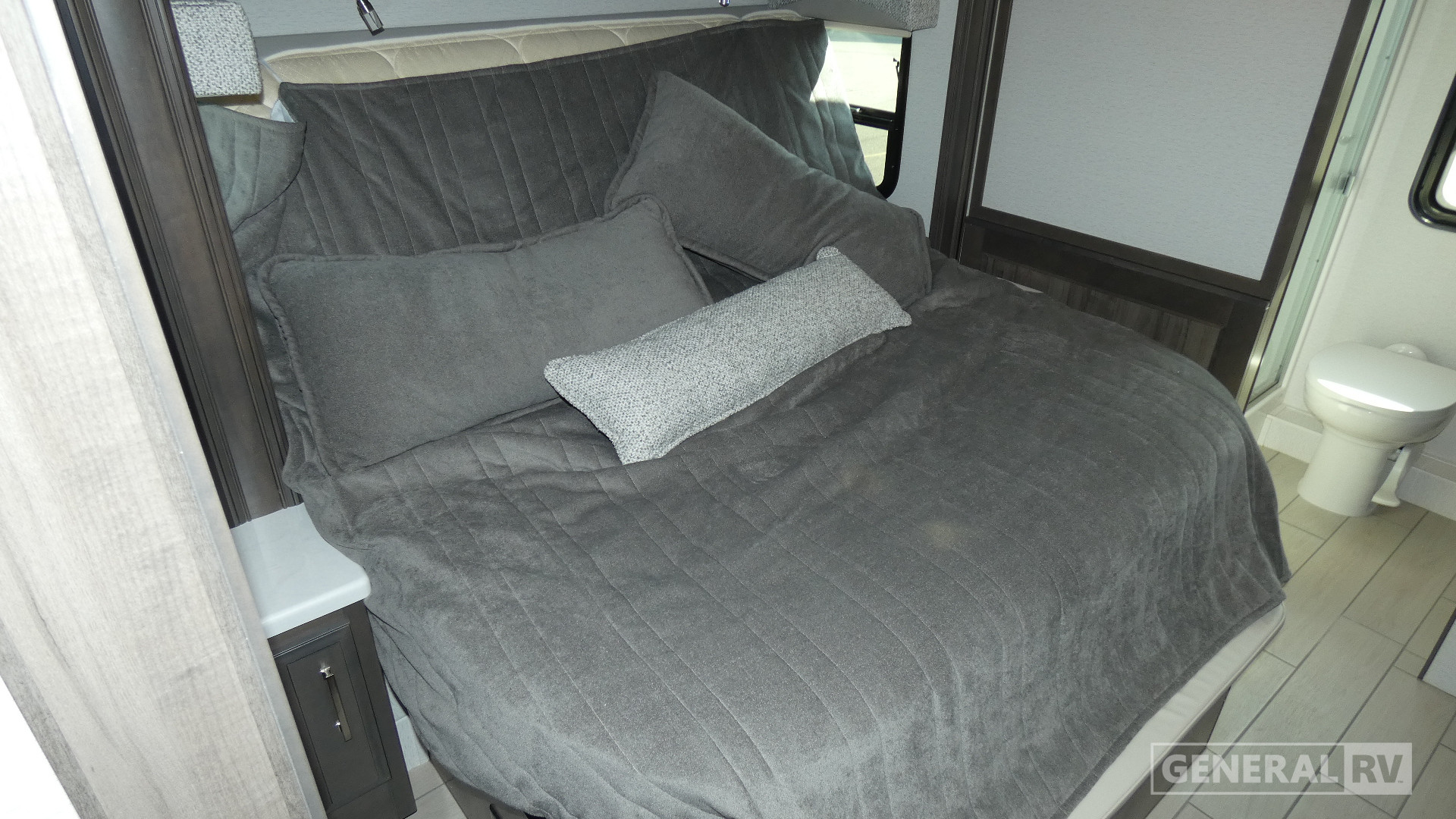 2026 Entegra Coach Accolade XL 37K for Sale