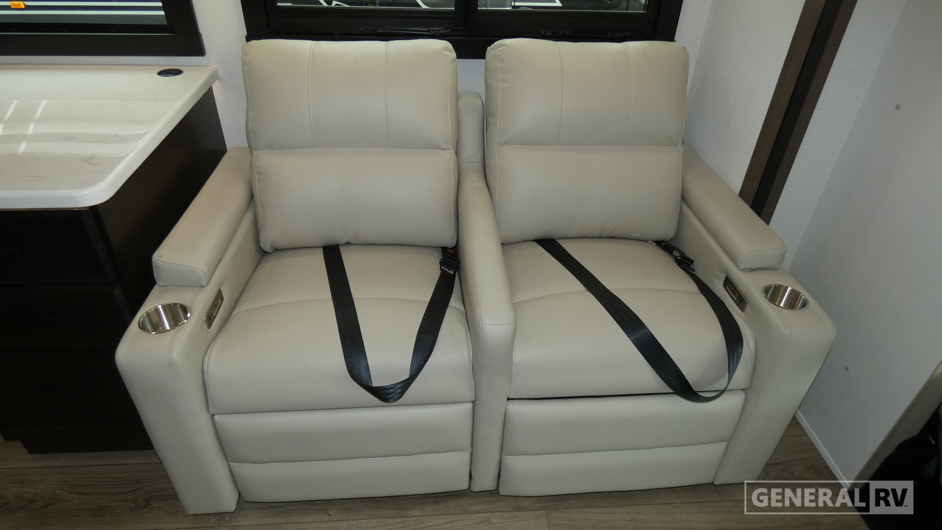 2026 Entegra Coach Accolade XT 35L for Sale