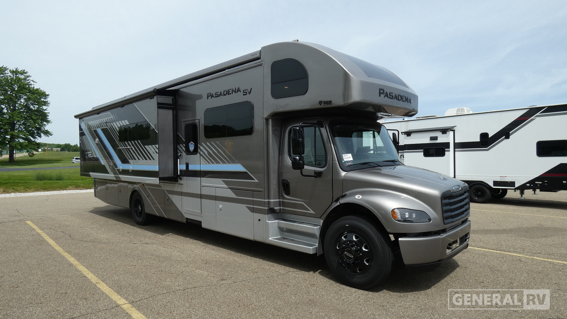 2026 Thor Motor Coach Pasadena SV 38FX for Sale in North Canton, OH