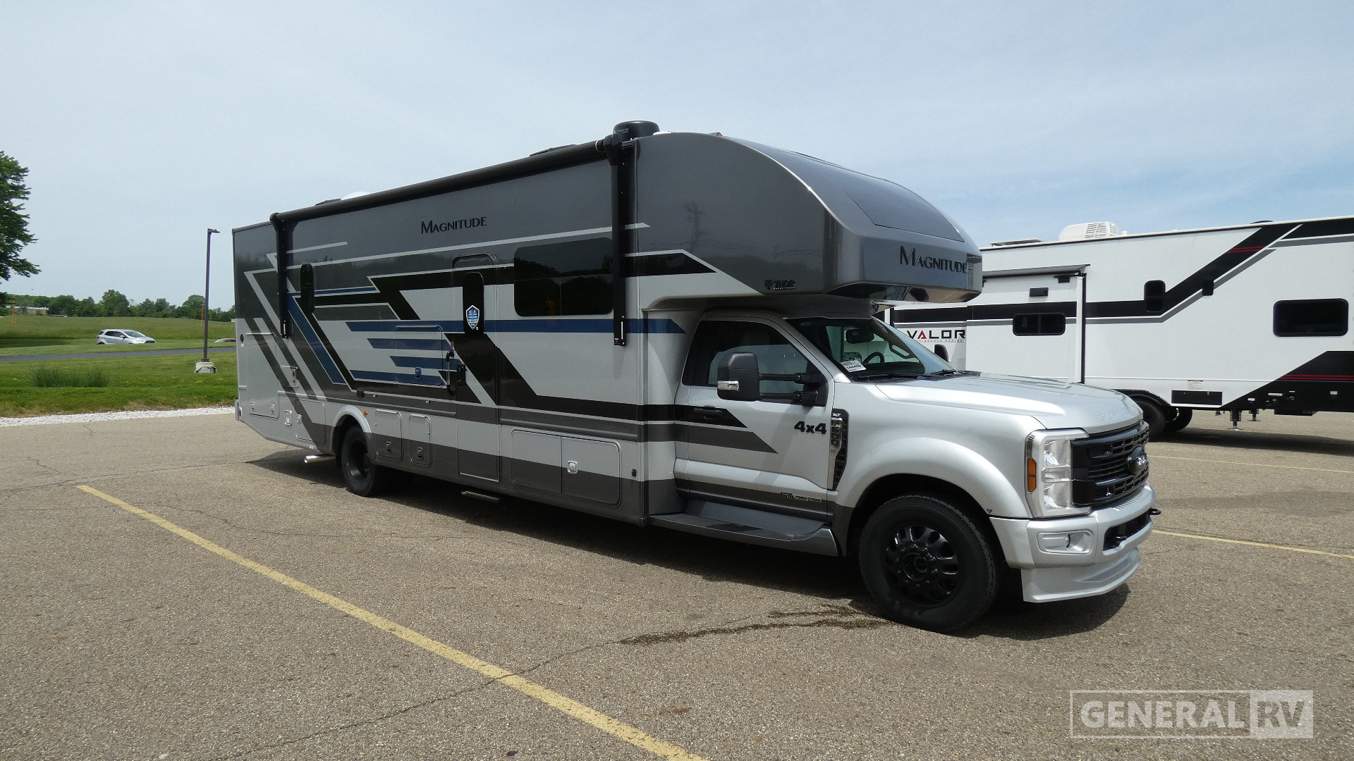 2026 Thor Motor Coach Magnitude Grand R36 for Sale in North Canton, OH