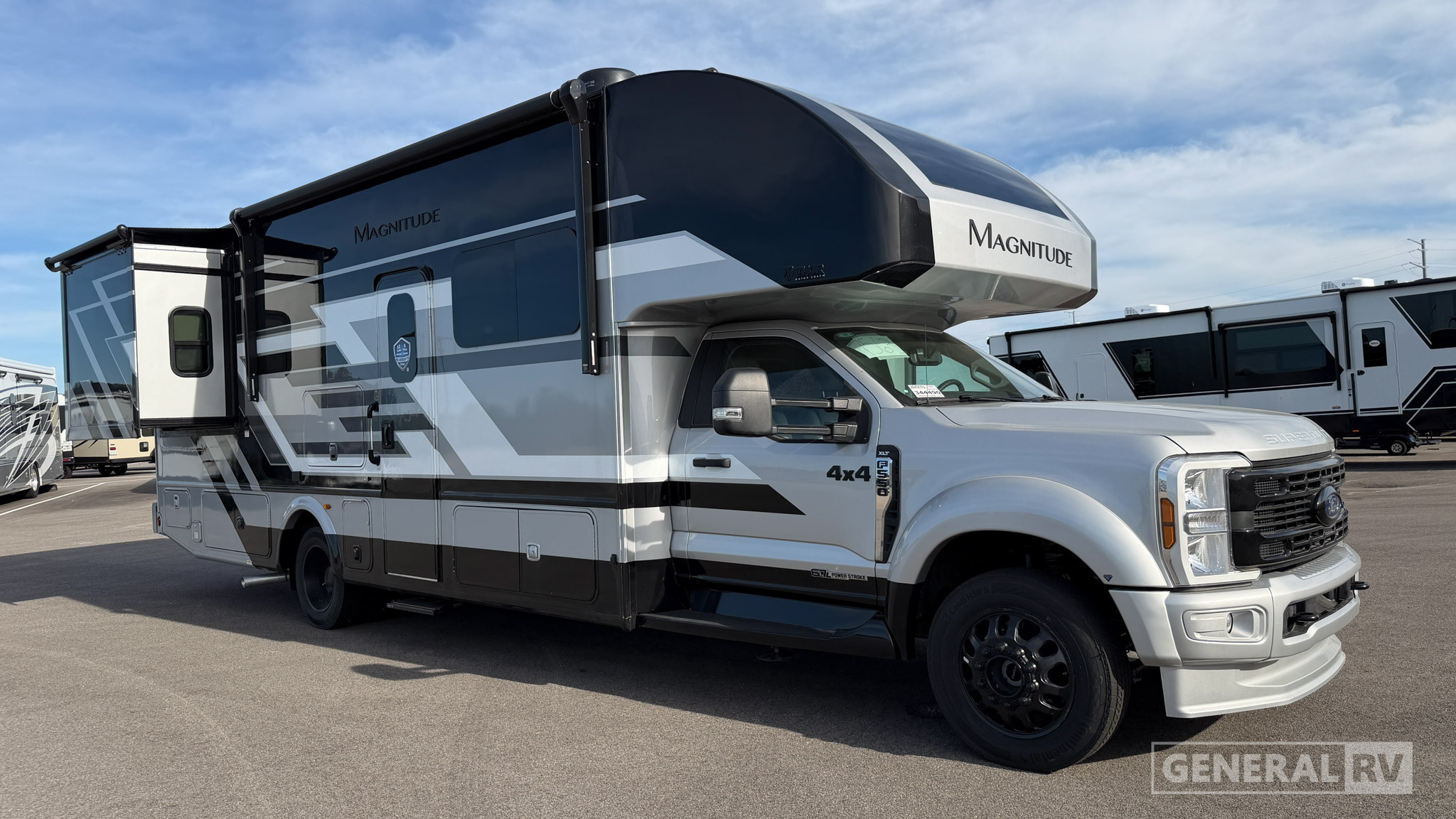 2027 Thor Motor Coach MAGNITUDE X32  for Sale in Huntley, IL