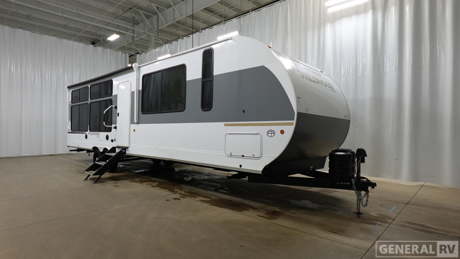 カリフォルニーさま専用 WILDLANDS New 2026 Forest River Wildwood FSX 30VCX Toy Hauler Travel Trailer
