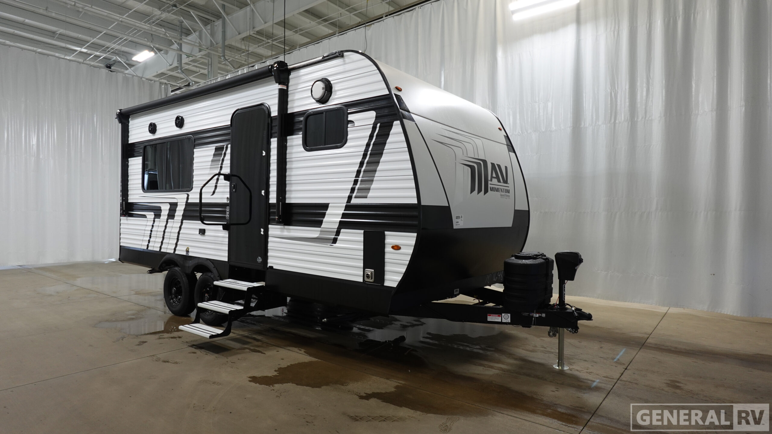 New 2026 Grand Design Momentum MAV 17MAV Toy Hauler Travel Trailer