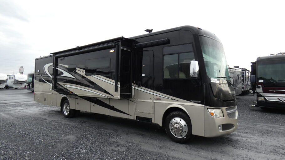 2015 WINNEBAGO 38Q