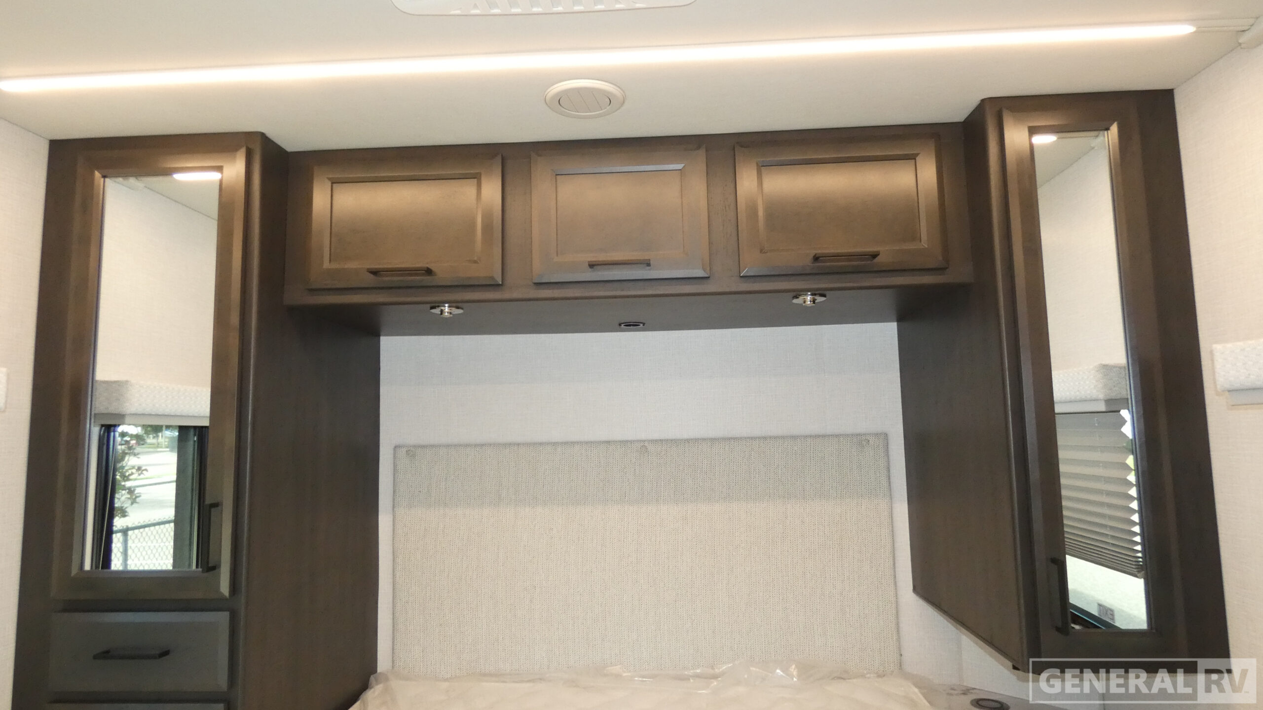 1600401 New 2026 Fleetwood Altitude 29F for sale in Dover, FL