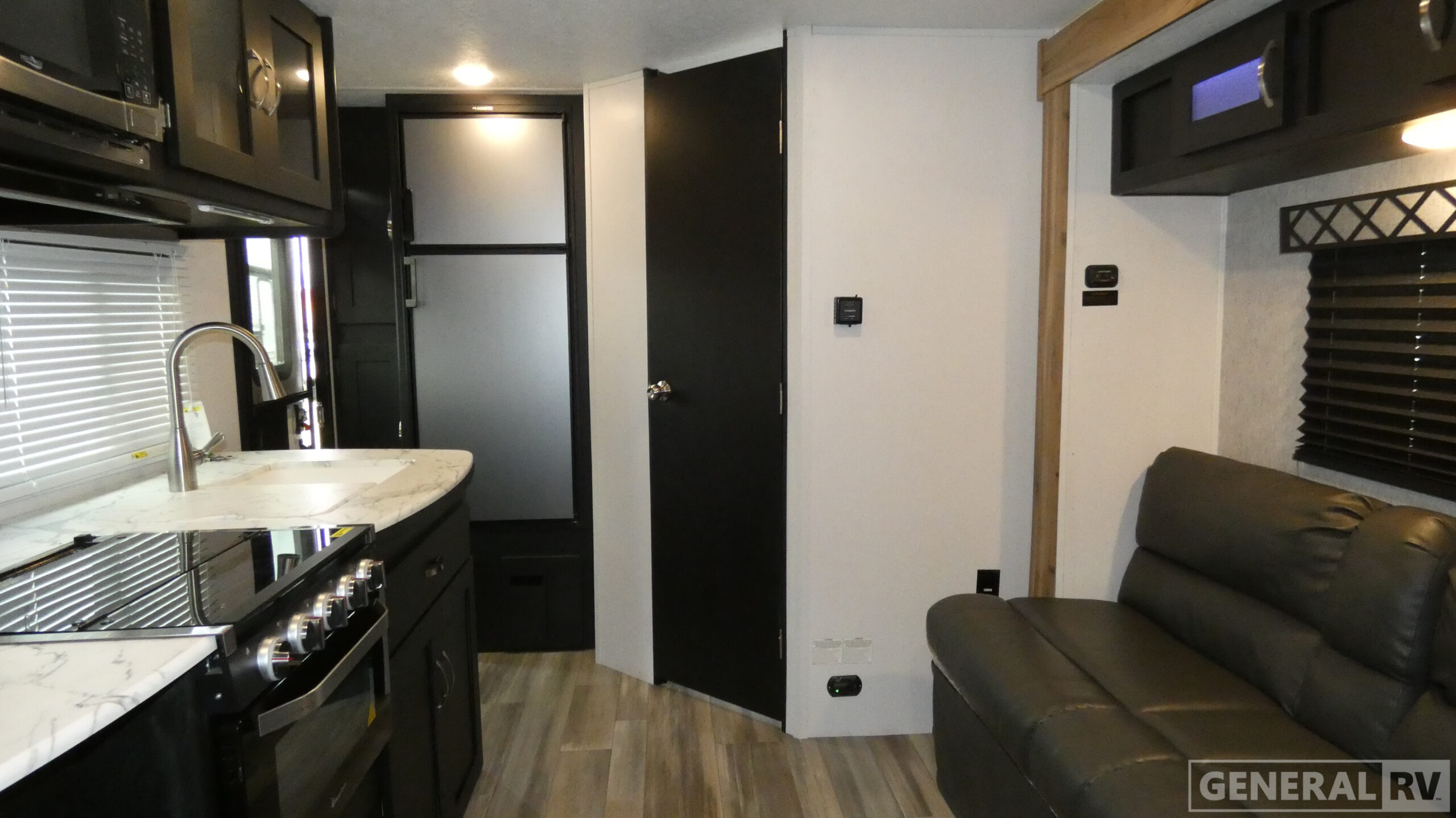 192RBS RVs for Sale at General RV ・ General RV Center