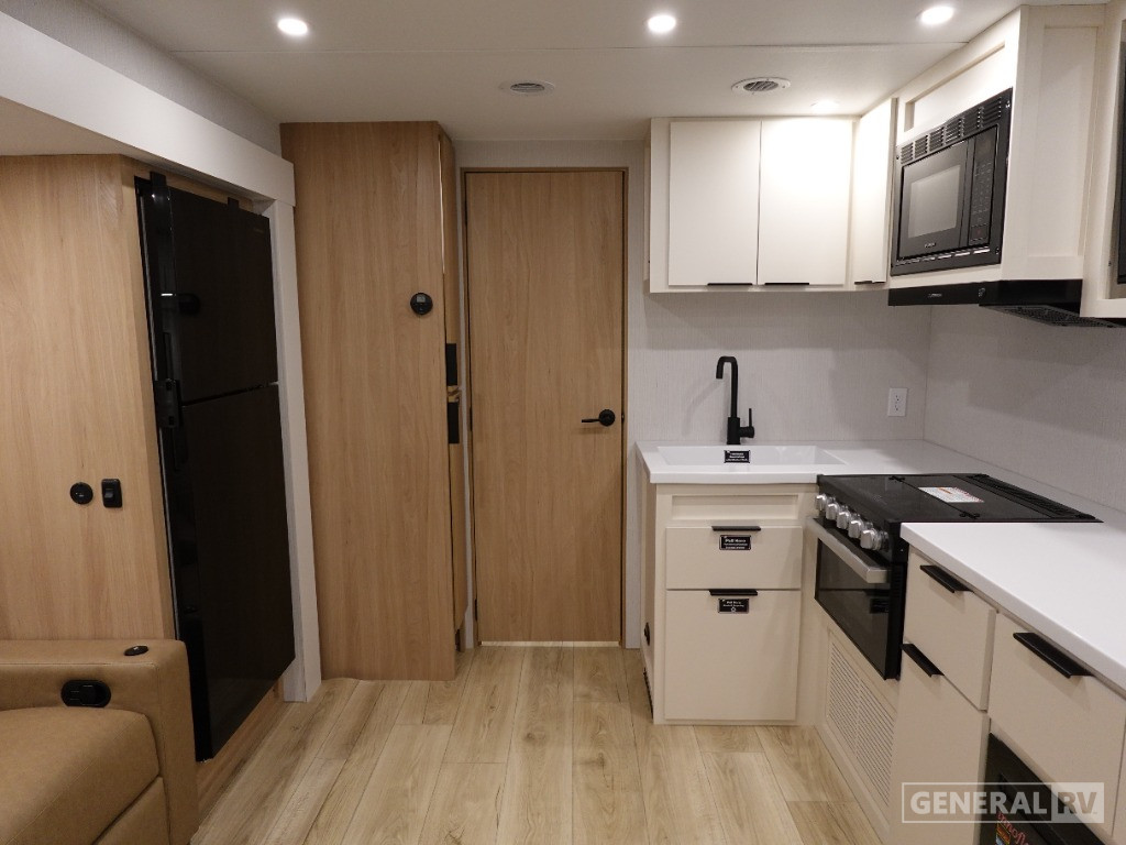 Thrive/25RLS/2026 image-1