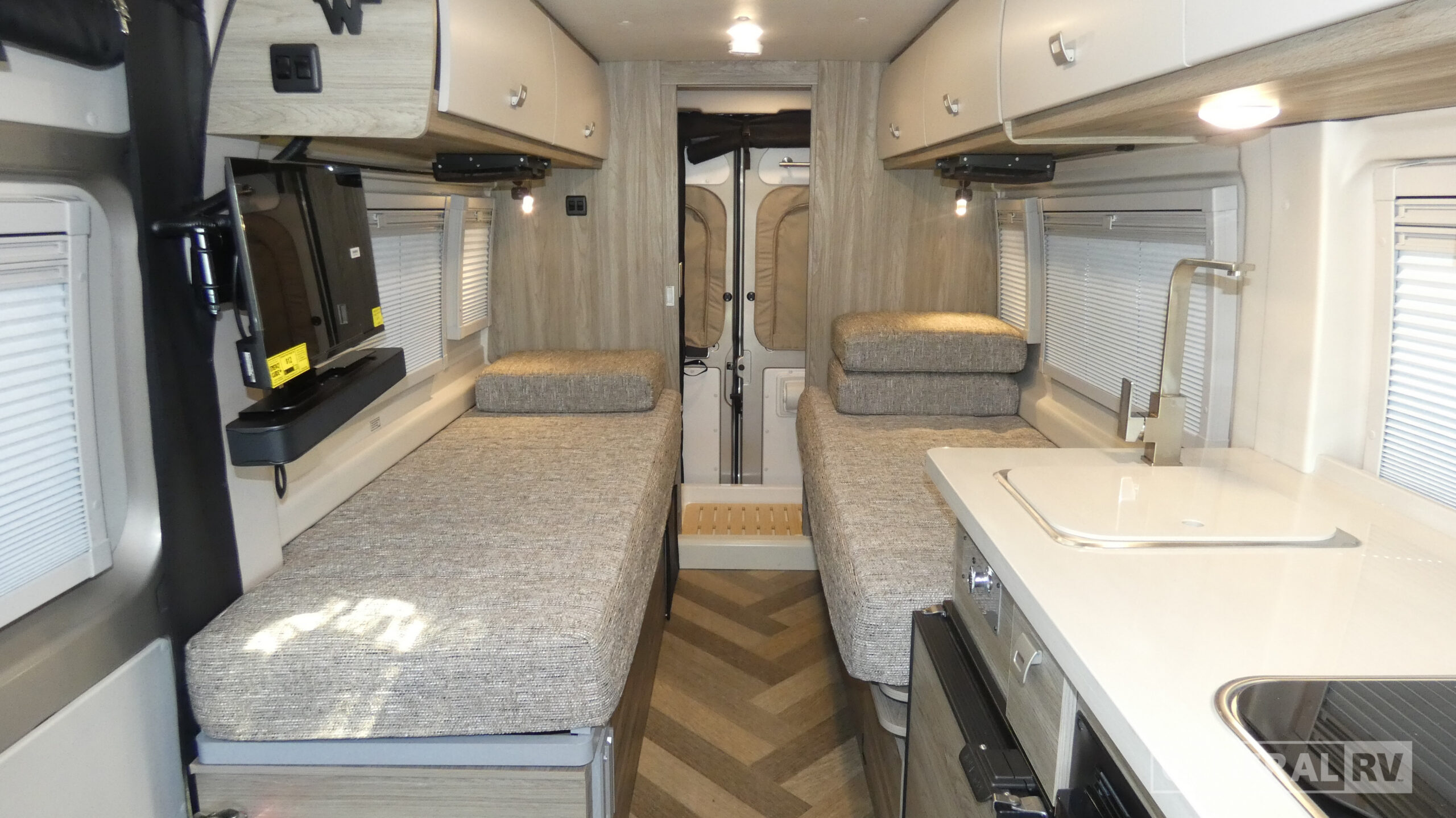 Travato/59K/2026 image-1