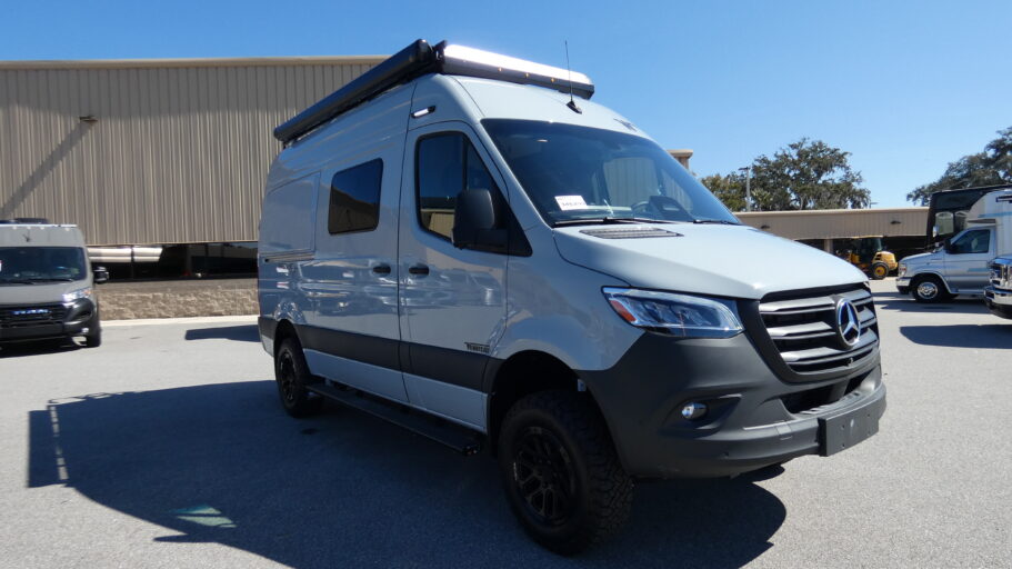 2026 WINNEBAGO 44C