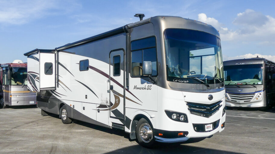 2014 MONACO 33SFD
