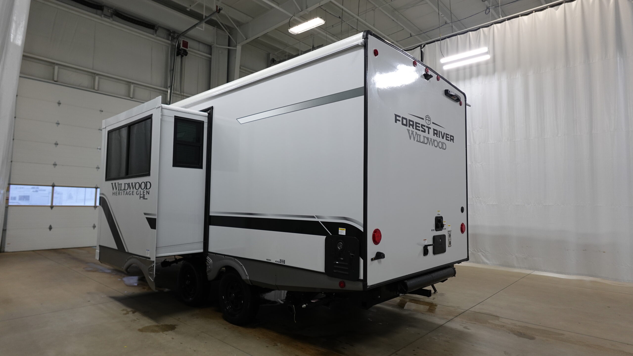 New 2026 Forest River Wildwood Heritage Glen Hyper-Lyte 21RBHL