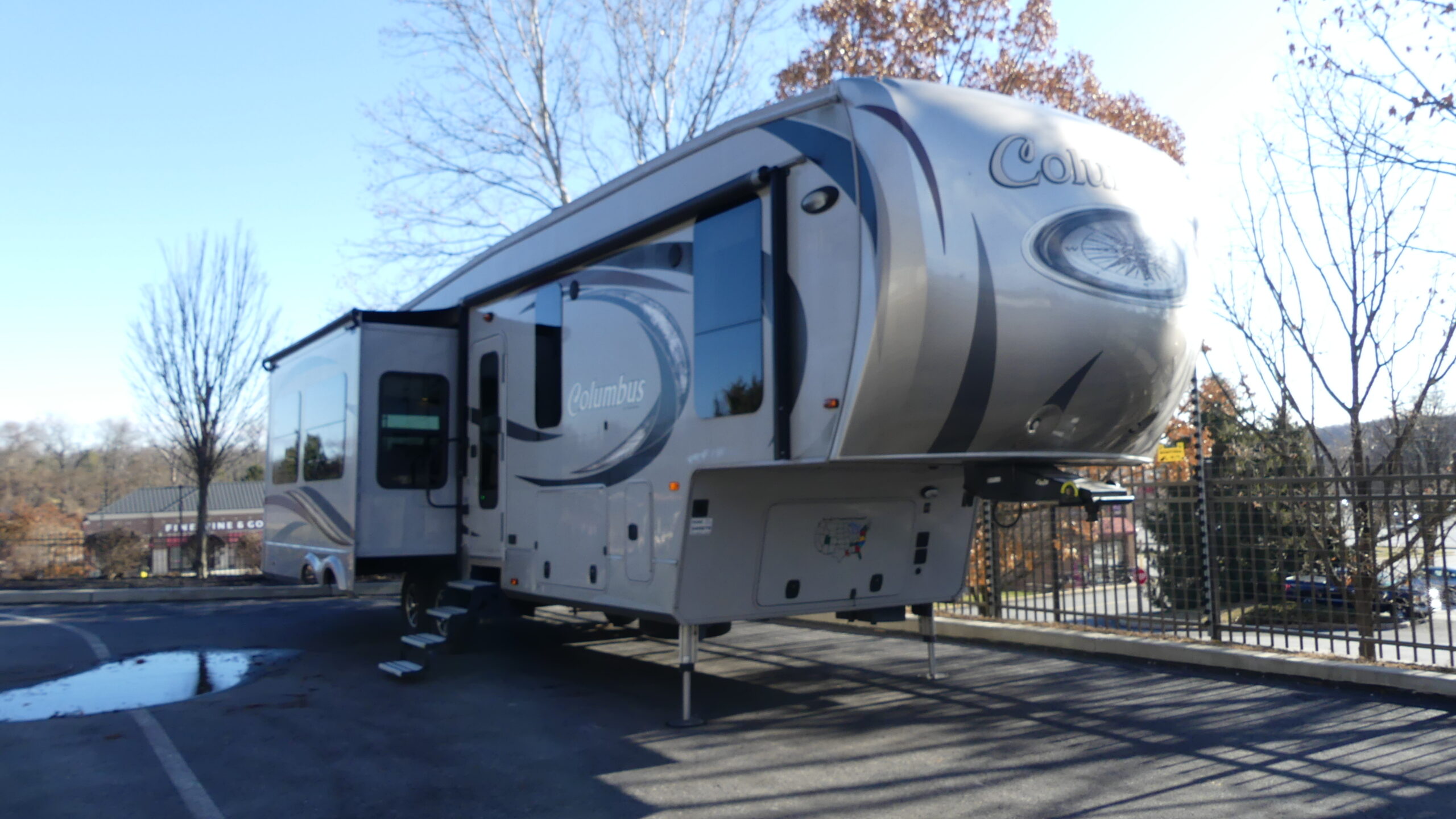 2017 Palomino Columbus 320RS for Sale in Brownstown Twp, MI
