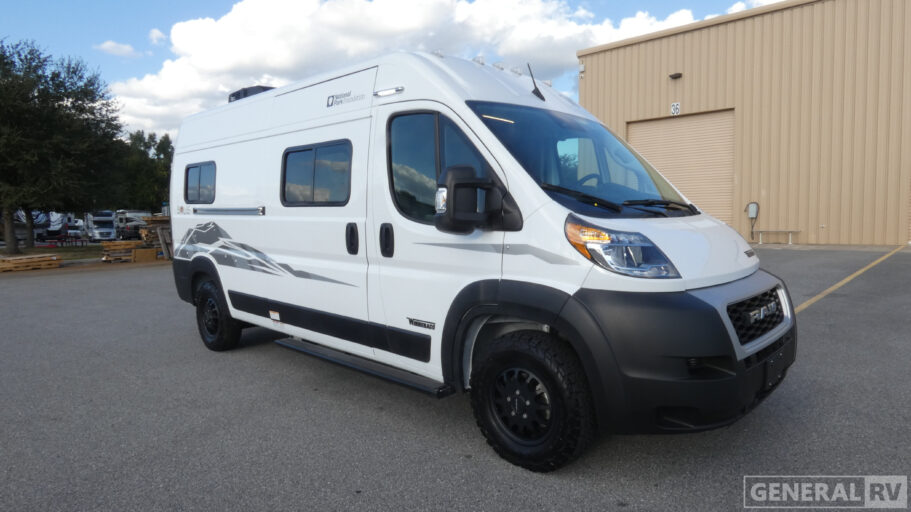 2023 WINNEBAGO 59P