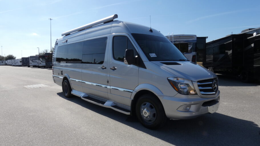 2015 WINNEBAGO 70C
