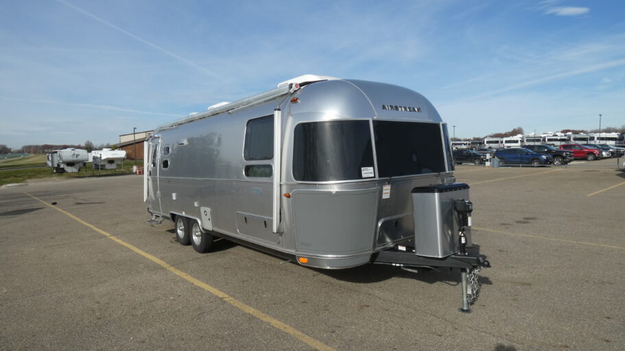 2024 Airstream 27fb twin