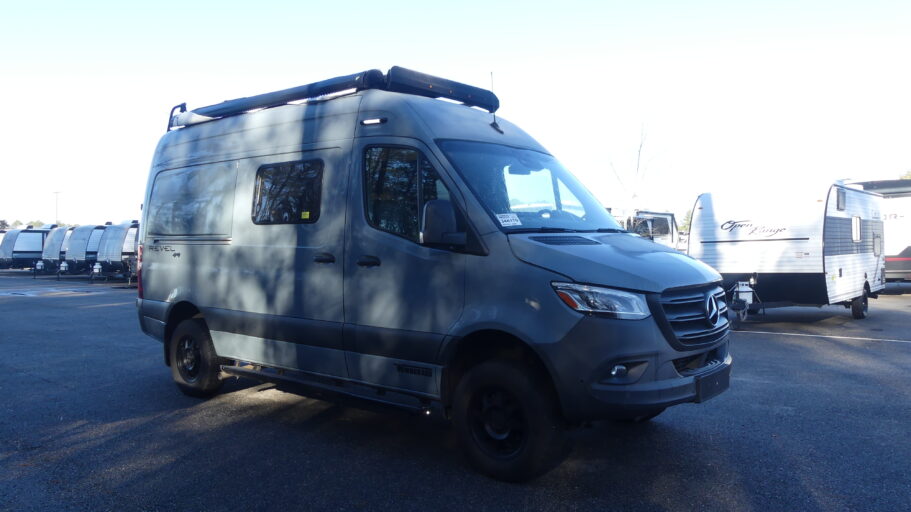 2023 WINNEBAGO 44E