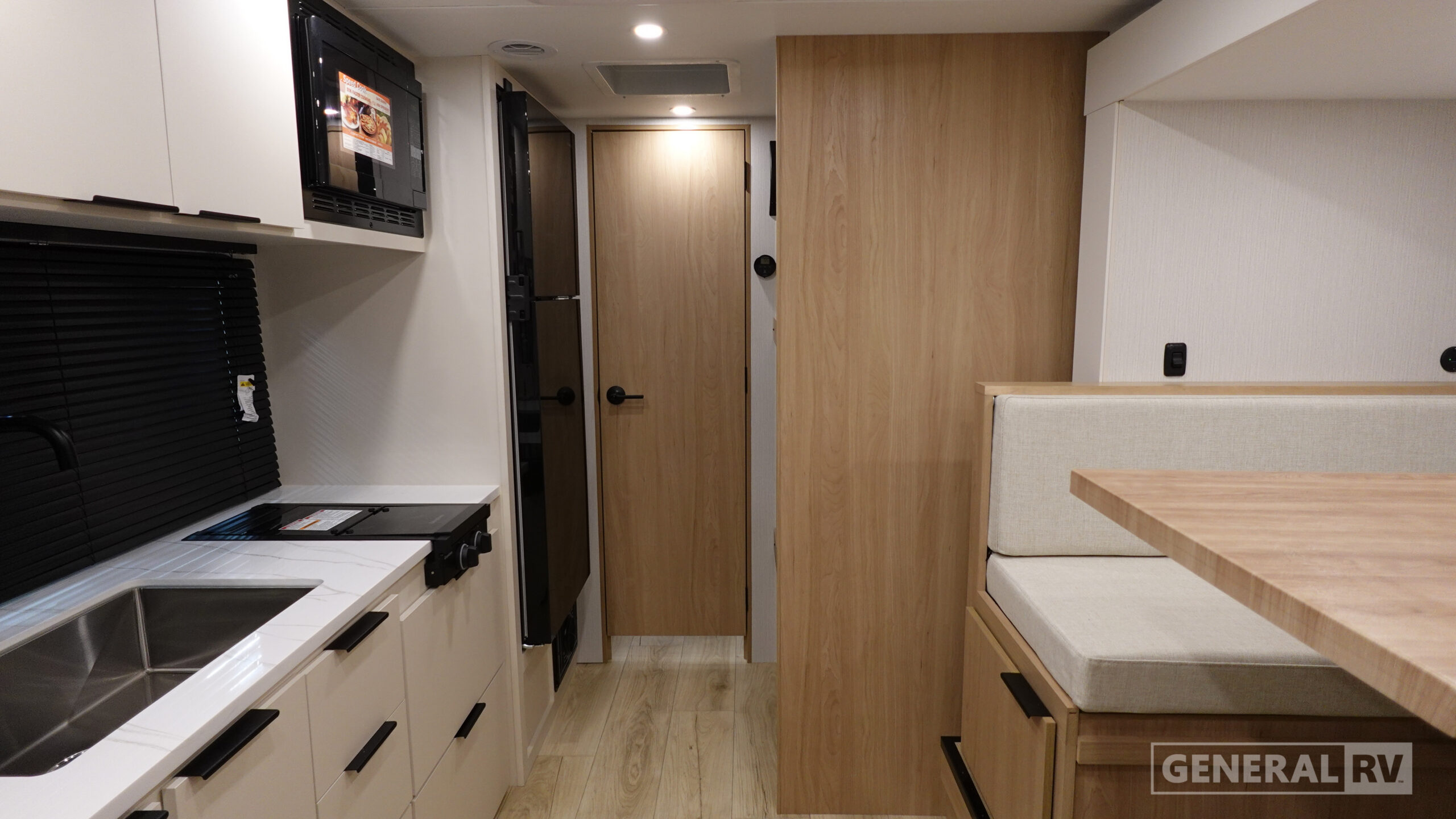 2026 Winnebago Micro Minnie 2100BH for Sale
