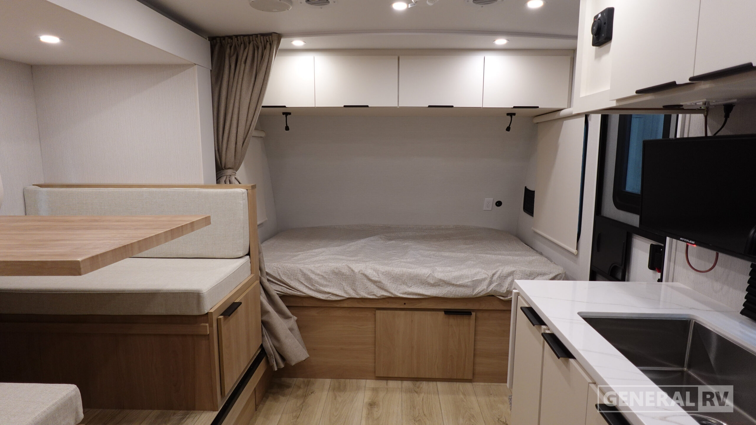 2026 Winnebago Micro Minnie 2100BH for Sale