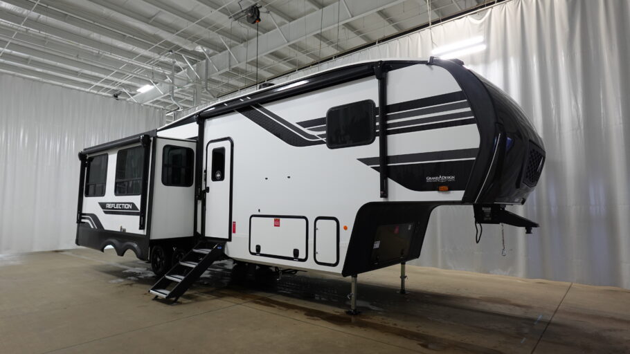 2026 GRAND DESIGN 303RLS