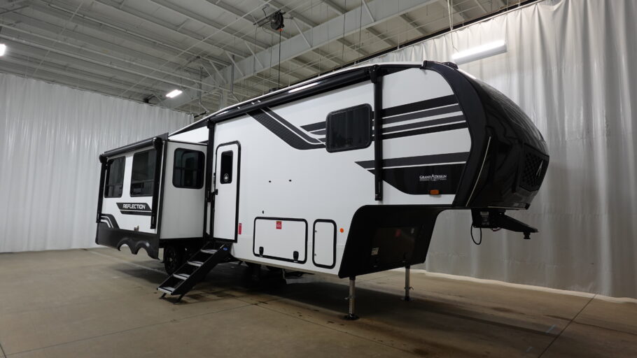 2026 GRAND DESIGN 303RLS