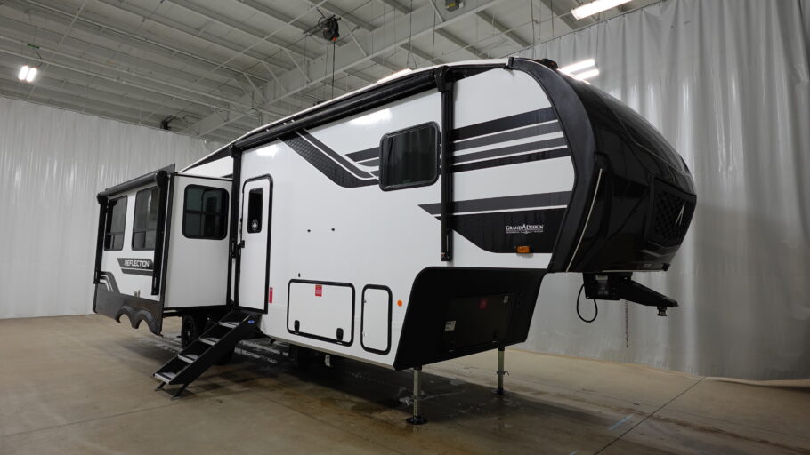 2026 GRAND DESIGN 303RLS